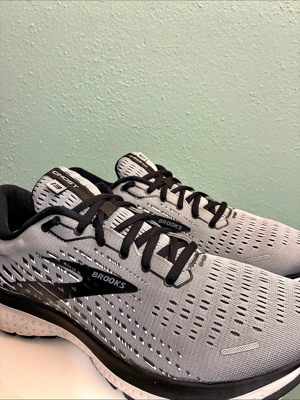Brooks Ghost 13 Men's Gray & Black US 9 2E Athletic Shoes
